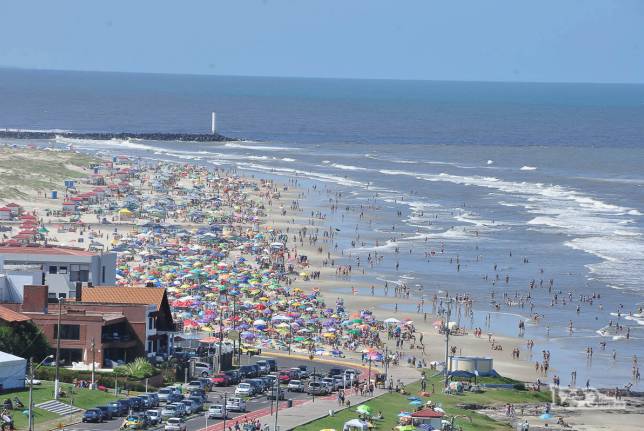 Em pleno carnaval, Torres, litoral norte do Rio Grande do Sul, está lotada!